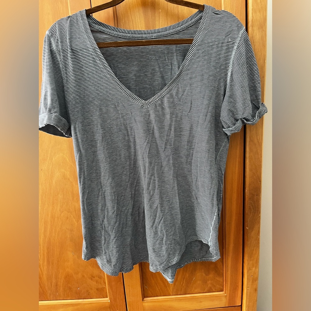 Striped V neck lululemon top